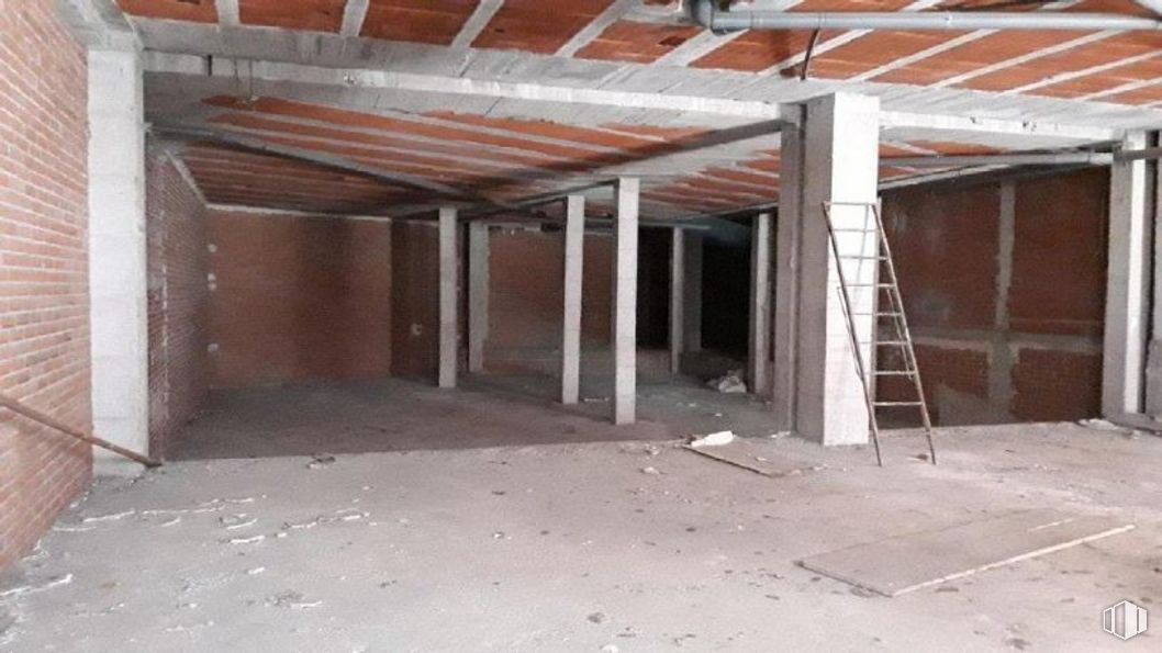 Retail for sale at Avenida Mediterráneo, Arganda del Rey, Madrid, 28500 with ladder, wood, fixture, floor, flooring, hall, composite material, building material, concrete and building around