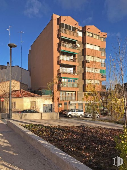 Oficina en alquiler en Calle Ferial, 38, Guadalajara, 19002 con coche, edificio, propiedad, neumático, rueda, ventana, planta, diseño urbano, arquitectura y árbol alrededor