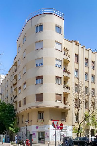 Oficina en alquiler en Calle Ayala, 93, Salamanca, Madrid, 28006 con coche, cielo, edificio, propiedad, ventana, rueda, bloque de pisos, condominio, neumático y diseño urbano alrededor