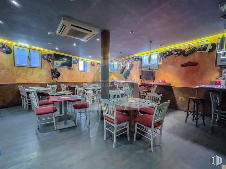 Local en venta en Paseo Marqués Zafra, Salamanca, Madrid, 28028 con silla, mesa de cocina y comedor, taburete, mesa, restaurante, techo, restaurante de comida rápida, bar y lámpara alrededor