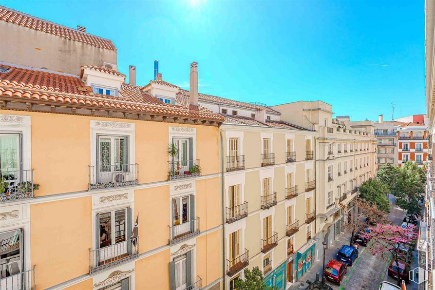 Oficina en alquiler en Calle Santa Catalina, 4, Centro, Madrid, 28014 con ventana, cielo, edificio, durante el día, azure, diseño urbano, vehículo, condominio, viaje y pared alrededor