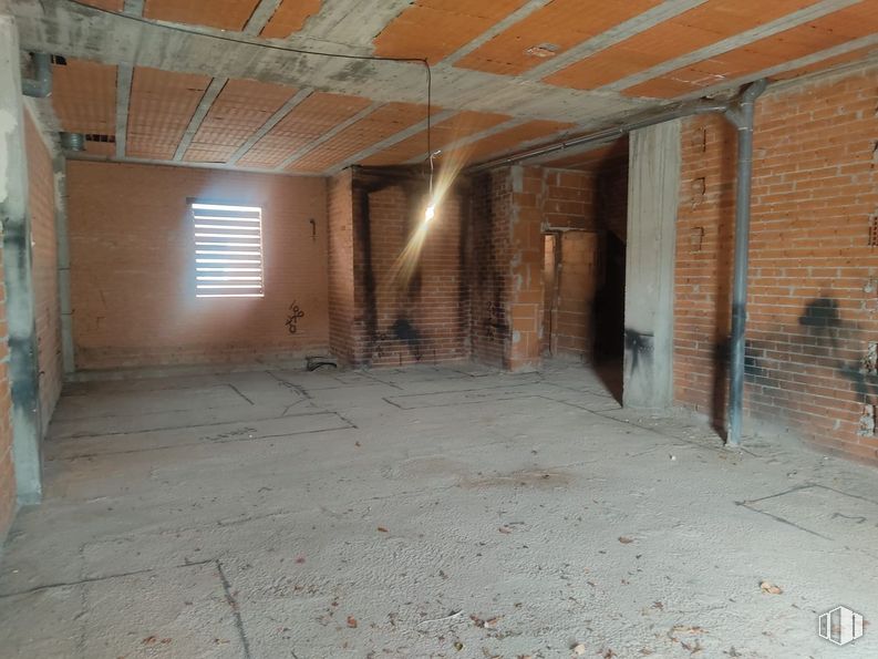 Retail for sale at Calle Cuba, 48, San Martín de la Vega, Madrid, 28330 with door, wall, floor, flooring, ceiling, brickwork, brick, composite material, concrete and building material around