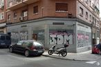 Retail for sale & for rent at Calle Pérez Ayuso, 1, Chamartín, Madrid, 28002 with car, building, person, motorcycle, wheel, automotive parking light, tire, land vehicle, window and vehicle around