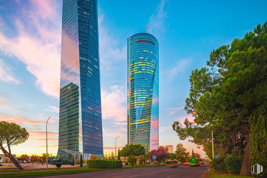 Office for rent at Torre Emperador, Paseo Castellana, 259 D , Fuencarral - El Pardo, Madrid, 28046 with building, cloud, sky, plant, skyscraper, tree, infrastructure, tower, condominium and sunlight around