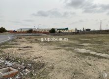 Land for sale at Calle Explanada, 1, Yeles, Toledo, 45220 with sky, cloud, plant, road surface, asphalt, land lot, tree, thoroughfare, grass and residential area around