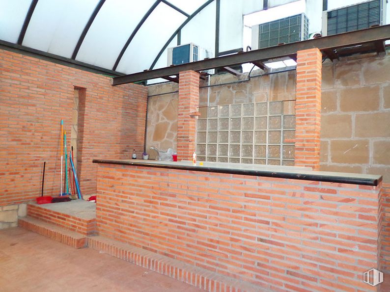 Local en alquiler en Calle Campo, 37, Villaviciosa de Odón, Madrid, 28670 con albañilería, ladrillo, edificio, material de construcción, madera, propiedad material, fachada, material compuesto, haz y hormigón alrededor