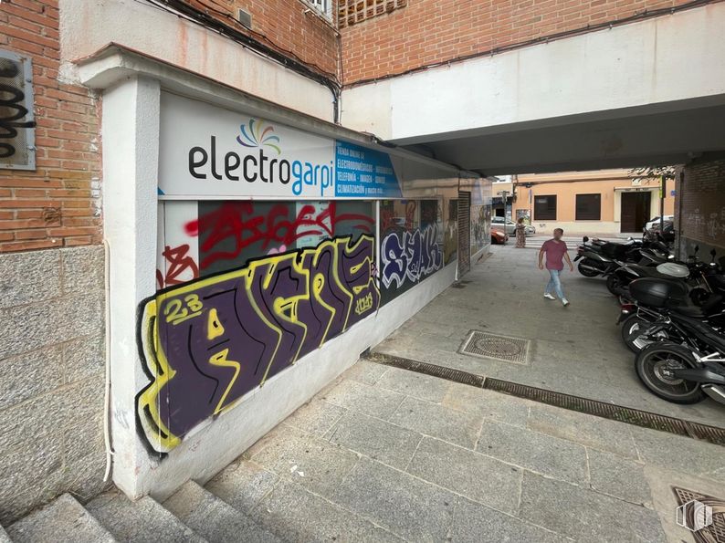 Local en alquiler en Calle Melchor Cano, 2, Moncloa - Aravaca, Madrid, 28008 con persona, neumático, rueda, ropa, infraestructura, superficie de la carretera, asfalto, vehículo, neumático de automoción y edificio alrededor