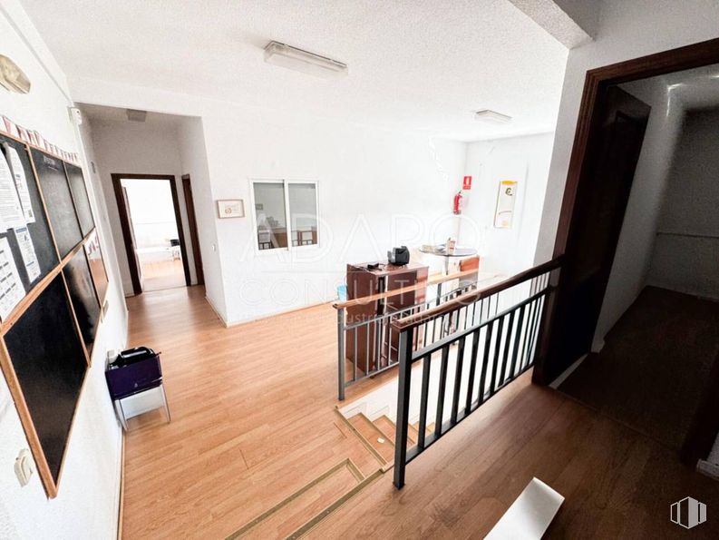 Nave en alquiler en Zona Rejas, San Blas - Canillejas, Madrid, 28022 con ventana, suelos, suelo, madera, interiorismo, suelos de madera, techo, madera dura, habitación y apartamento alrededor