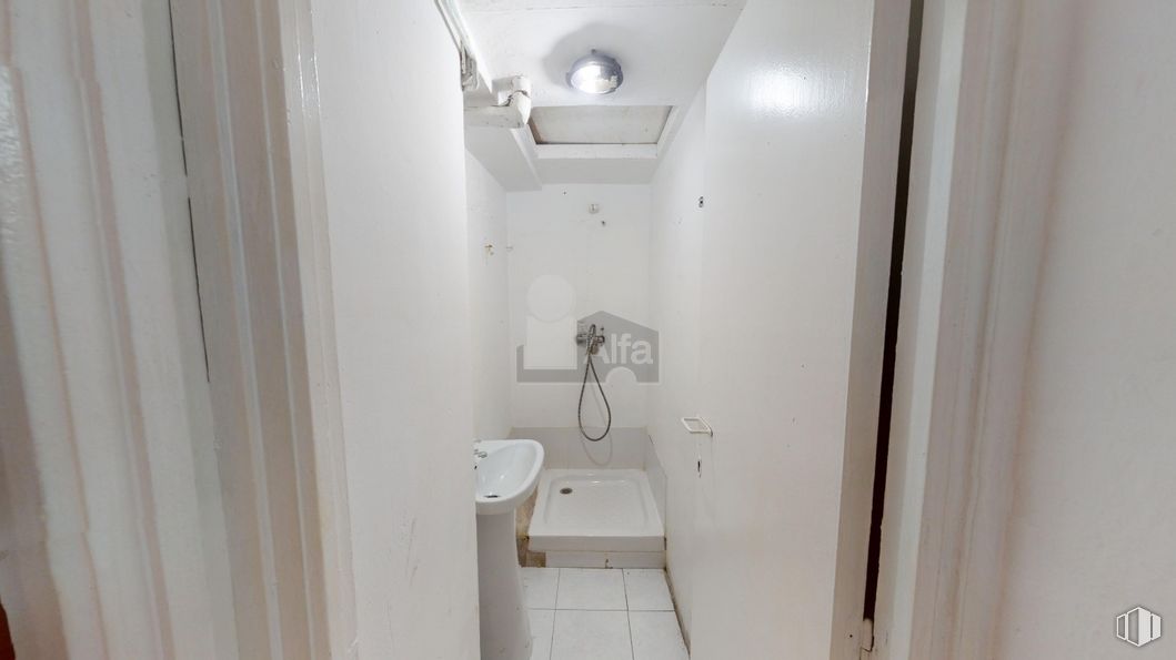 Local en venta en Barrio Prosperidad, Chamartín, Madrid, 28002 con fregadero, accesorio, edificio, cuarto de baño, material compuesto, suelos, casa, accesorio de baño, ferretería doméstica y madera alrededor