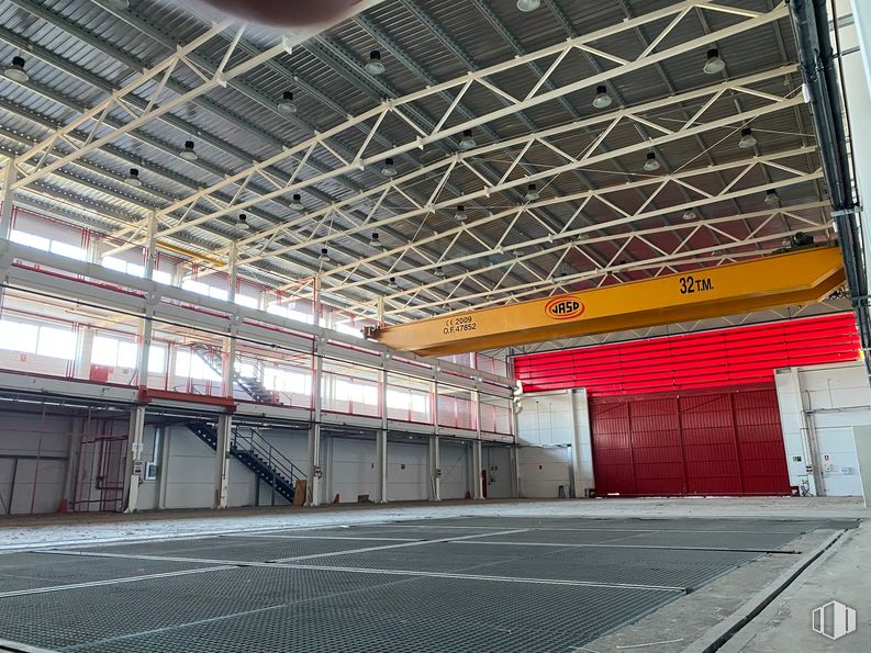 Nave en alquiler y venta en Zona Industrial Arganda, Arganda del Rey, Madrid, 28500 con edificio, luz, casa de campo, arquitectura, material compuesto, techo, ingeniería, viga, metal y simetría alrededor