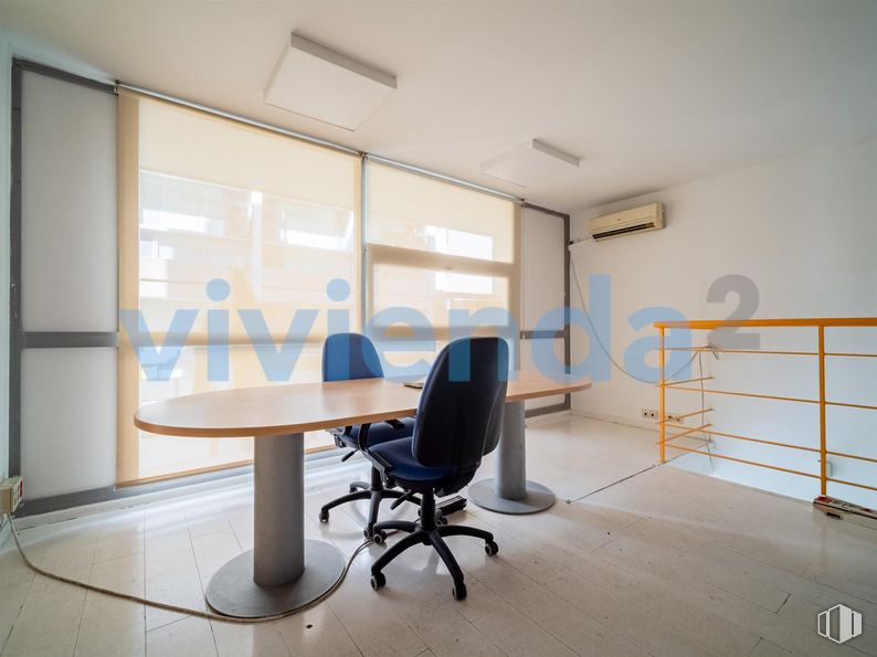 Oficina en venta en Avenida Manoteras, Hortaleza, Madrid, 28050 con silla, mesa, mueble, edificio, silla de oficina, escritorio, interiorismo, suelos, escritorio del ordenador y suelo alrededor