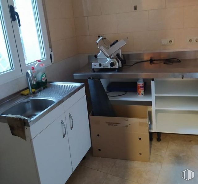 Retail for sale at Calle Amargura, Carbonero el Mayor, Segovia, 40270 with cabinetry, sink, kitchen sink, tap, window, kitchen, plumbing fixture, wood, building and interior design around