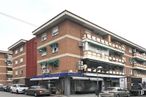 Retail for sale at Calle Alfaro, Pinto, Madrid, 28320 with car, wheel, sky, building, tire, property, vehicle, window, automotive parking light and architecture around