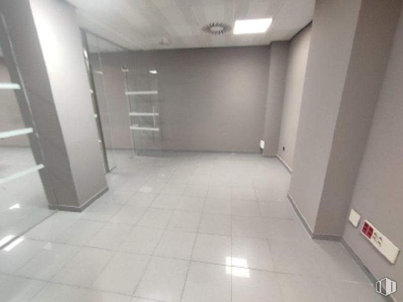 Local en venta en Calle Altos de Saceruela, Villa de Vallecas, Madrid, 28031 con accesorio, suelo de baldosas, suelo, suelos, hall, material compuesto, vidrio, techo, aluminio y evento alrededor