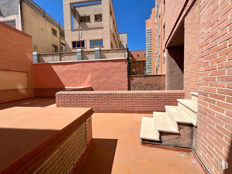 Local en venta en Calle Almansa, 91, Moncloa - Aravaca, Madrid, 28040 con edificio, cielo, durante el día, madera, ladrillo, albañilería, diseño urbano, material de construcción, propiedad material y material compuesto alrededor