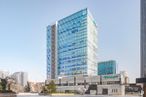 Office for rent at Edificio Castellana 77, Paseo Castellana, 77, Tetuán, Madrid, 28046 with building, sky, daytime, skyscraper, tower, urban design, tree, tower block, condominium and material property around