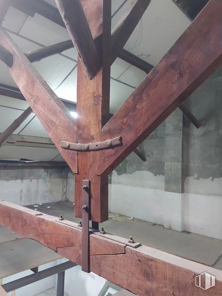 Nave en alquiler en Camino Perales, Usera, Madrid, 28041 con madera, viga, línea, material compuesto, albañilería, techo, material de construcción, madera, simetría y techo alrededor