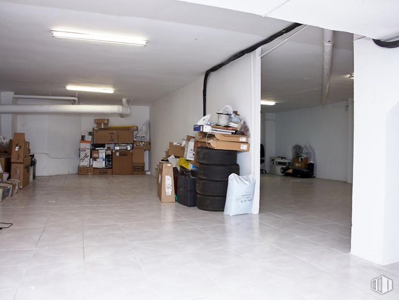 Retail for sale & for rent at Calle Hermanos Becerril, 7, Cuenca, 16004 with packaged goods, luggage & bags, building, interior design, automotive design, flooring, floor, wood, houseplant and hall around