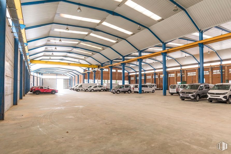 Industrial for sale at Carretera Madrid - Toledo, Olías del Rey, Toledo, 45280 with car, light fixture, lighting, parking, parking lot, warehouse, car dealership, garage, factory and light commercial vehicle around