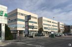 Office for rent at P.A.E. Neisa Avance, Avenida Industria, 6 - 8, Alcobendas, Madrid, 28108 with building, wheel, cloud, sky, tire, window, car, street light, urban design and house around