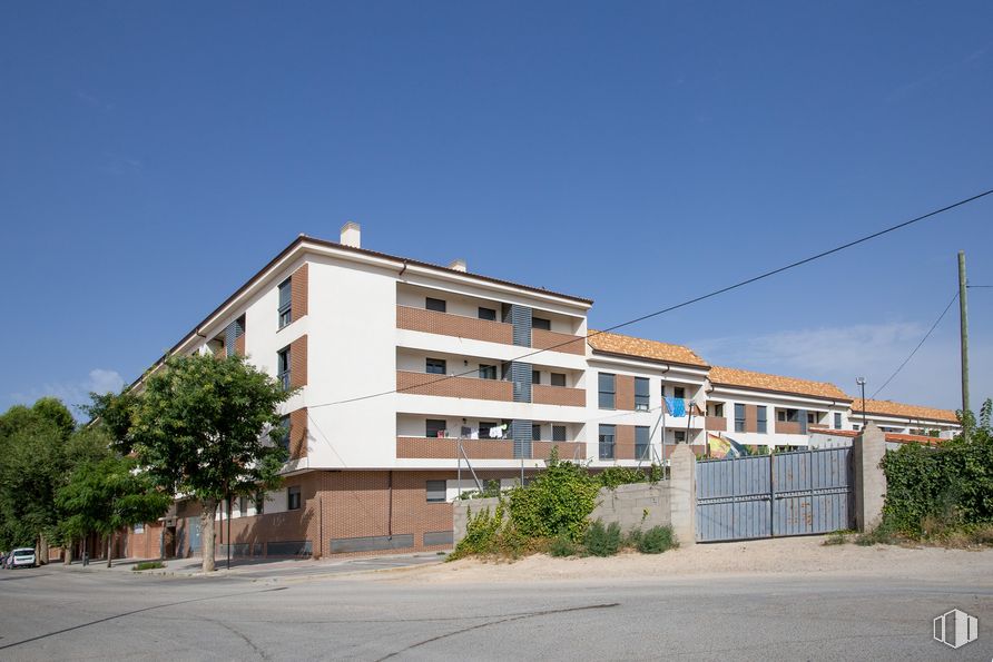 Retail for sale at Calle Cardenal Reig, Ocaña, Toledo, 45300 with house, sky, plant, property, building, window, tree, fixture, urban design and residential area around