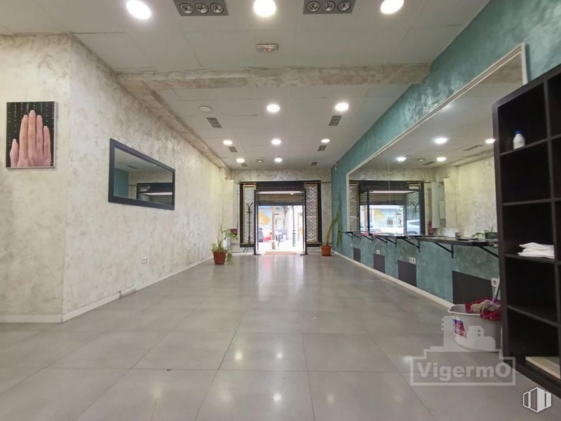 Local en alquiler en Zona Centro, Torrejón de Ardoz, Madrid, 28850 con propiedad, accesorio, edificio, interiorismo, suelos, suelo de baldosas, hall, suelo, techo y vidrio alrededor