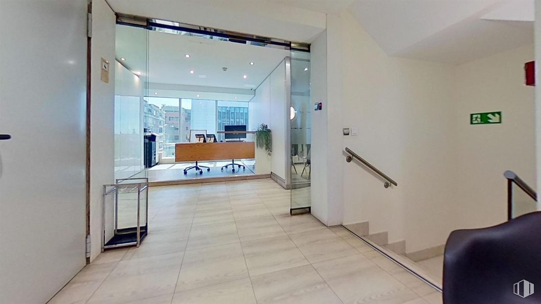 Office for rent at Paseo Castellana, Salamanca, Madrid, 28046 with building, flooring, floor, houseplant, hall, real estate, door, fixture, ceiling and glass around