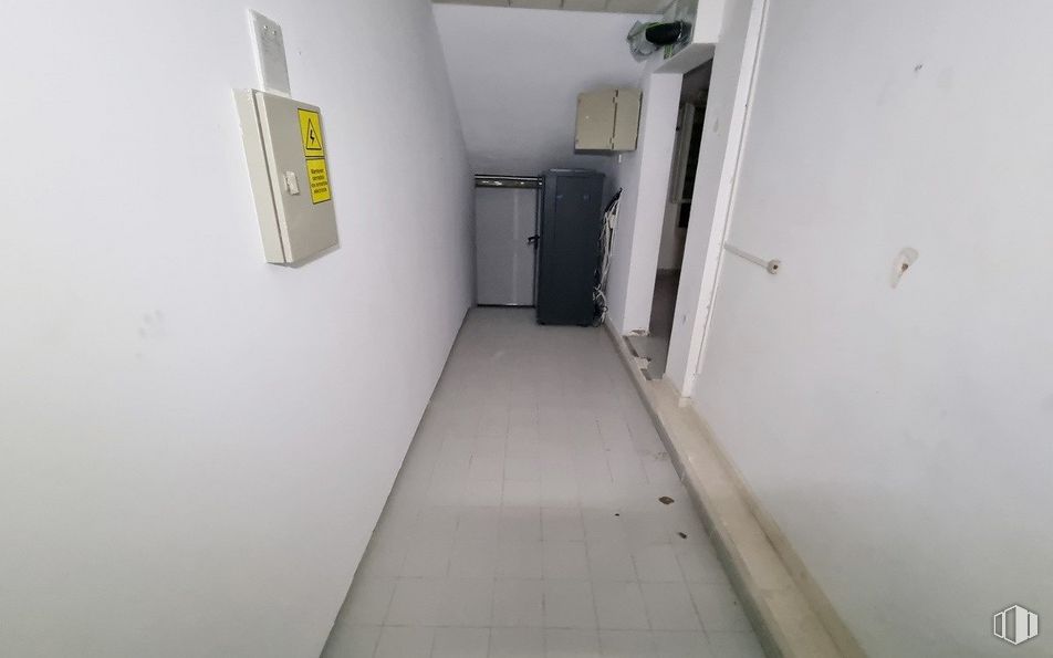 Retail for sale & for rent at Centro Comercial Zoco Pozuelo, Calle Barlovento, 30, Pozuelo de Alarcón, Madrid, 28223 with fixture, flooring, floor, composite material, wood, plaster, ceiling, house, aluminium and room around