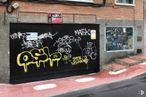 Retail for rent at Calle Cristo Remedios, 16, San Sebastián de los Reyes, Madrid, 28700 with window, road surface, asphalt, handwriting, building, graffiti, art, font, fixture and wall around