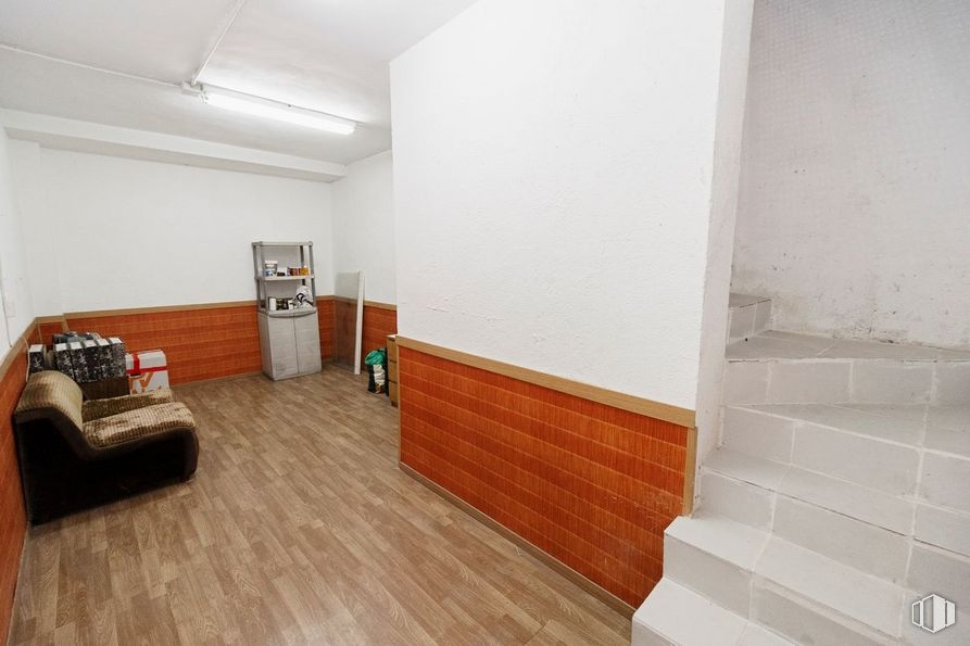 Local en venta en Calle Vital Aza, Ciudad Lineal, Madrid, 28017 con ebanistería, silla, madera, comodidad, pasillo, pavimentos, madera, edificio, suelo laminado y tinte para madera alrededor