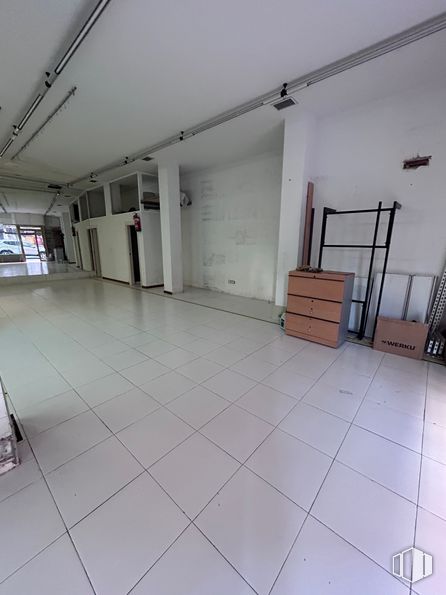 Local en venta en Calle San Blas, 2, Alcorcón, Madrid, 28921 con cajonera, suelos de baldosas, accesorio, pavimentos, piso, pasillo, material compuesto, gas, techo y puerta alrededor