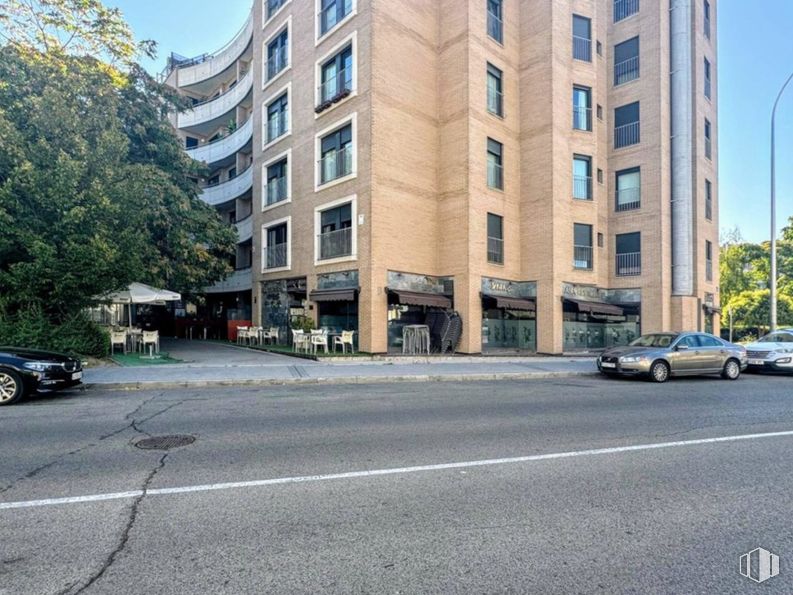 Local en alquiler en Calle Eucalipto, Chamartín, Madrid, 28016 con coche, edificio, vehículo terrestre, vehículo, propiedad, rueda, ventana, cielo, árbol y infraestructura alrededor