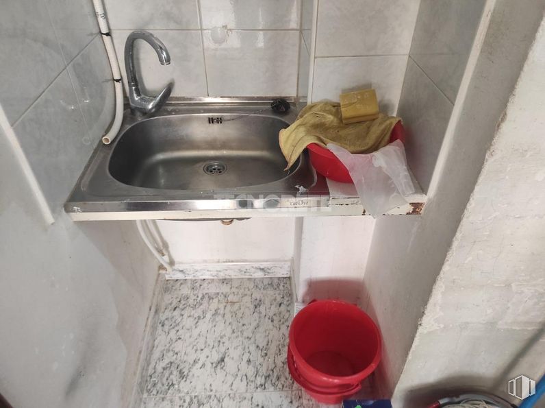 Retail for rent at Zona Manantiales, Guadalajara, 19004 with sink, tap, kitchen sink, plumbing fixture, bathroom sink, fluid, plumbing, household hardware, gas and plumbing fitting around