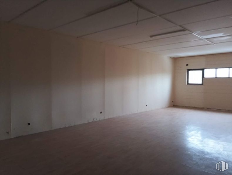 Industrial for sale at Zona industrial, Colmenar Viejo, Madrid, 28770 with window, flooring, floor, wall, wood, ceiling, interior design, hall, room and plywood around