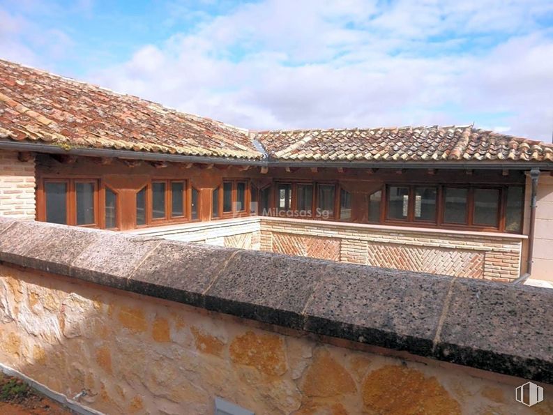 Retail for sale at Zona Centro, Sepúlveda, Segovia, 40300 with house, window, sky, cloud, temple, wood, chinese architecture, building, leisure and landscape around