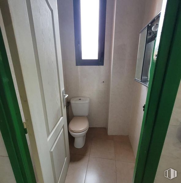 Oficina en venta en Calle Aguacate, Carabanchel, Madrid, 28044 con inodoro, ventana, edificio, propiedad, asiento de inodoro, baño, accesorio, accesorio de plomería, púrpura y casa alrededor