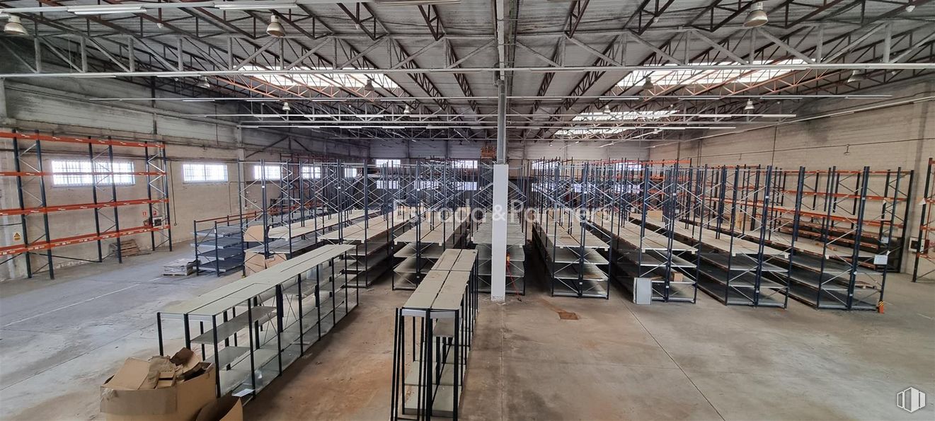 Nave en alquiler y venta en Zona industrial, Getafe, Madrid, 28906 con accesorio, interiorismo, madera, suelo, suelos, línea, ingeniería, diseño automovilístico, fábrica y máquina alrededor