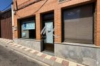 Retail for sale at Calle Paz, Los Yébenes, Toledo, 45470 with window, window blind, door, house, wood, road surface, brickwork, brick, sidewalk and facade around