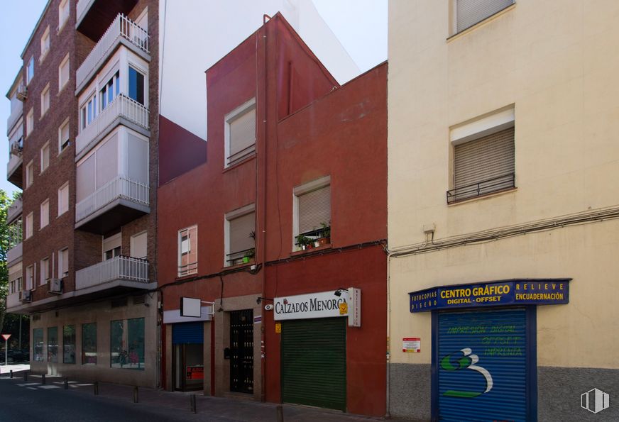 Local en venta en Calle Palencia, 50, Tetuán, Madrid, 28020 con ventana, edificio, cielo, accesorio, pared, árbol, inmobiliario, fachada, diseño urbano y ciudad alrededor