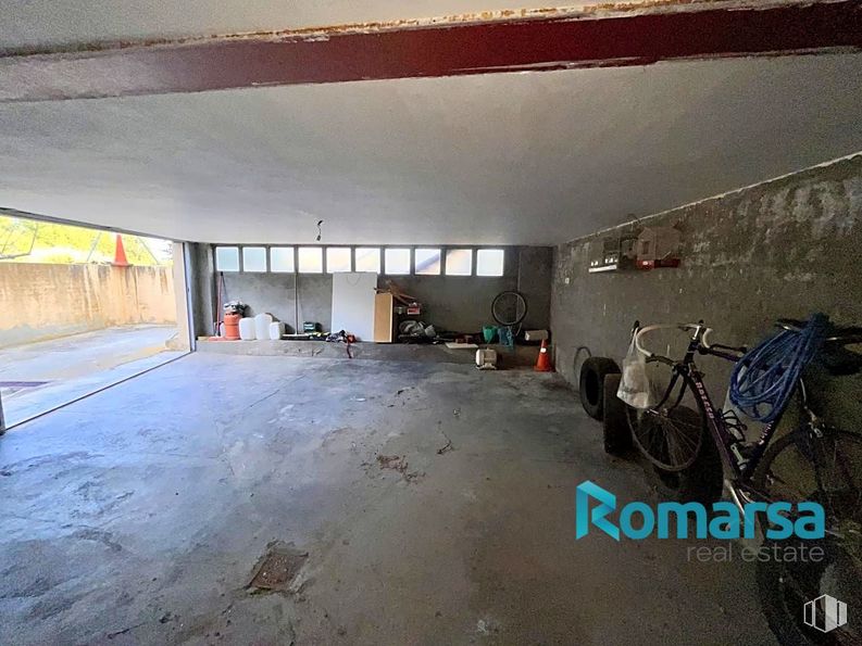 Industrial for sale & for rent at Carretera Piedrahita, Muñogalindo, Ávila, 05530 with tire, bicycle, wheel, bicycle wheel, bicycle wheel rim, vehicle, flooring, asphalt, ceiling and tints and shades around