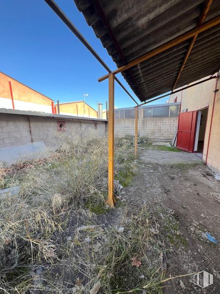 Industrial for sale at Calle Cabo de Tortosa, Arganda del Rey, Madrid, 28500 with chain-link fencing, backyard, wire fencing, daylighting, fence, wire and home fencing around