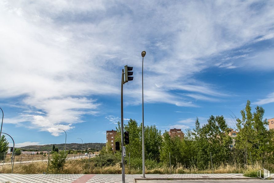 Land for sale at Calle María Luisa Menéndez Calleja, Cuenca, 16003 with cloud, sky, plant, street light, road surface, asphalt, land lot, tree, line and cumulus around