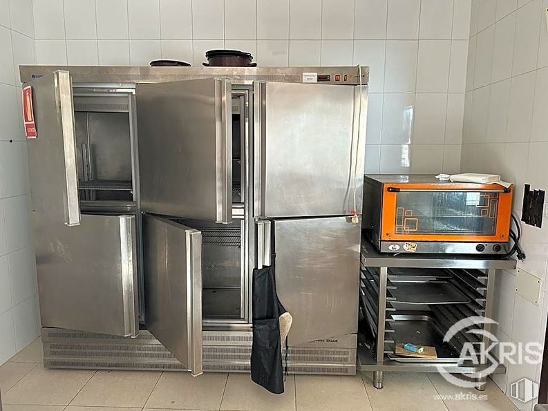 Retail for sale at Zona centro, Argés, Toledo, 45122 with microwave oven, refrigerator, home appliance, major appliance, gas, fixture, machine, room, aluminium and flooring around