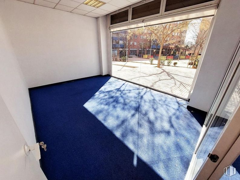 Retail for rent at La Avanzada - La Cueva, Fuenlabrada, Madrid, 28945 with flooring, wood, floor, window, hall, art, building, glass, space and leisure around