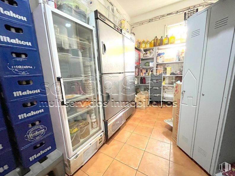 Local en venta en Casco Histórico de Barajas, Barajas, Madrid, 28042 con refrigerador, estante, estantería, edificio, gafas, gas, venta al por menor, máquina, electrodoméstico y ingeniería alrededor