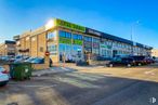 Industrial for rent at Calle de la Florida, 1, Villaviciosa de Odón, Madrid, 28008 with car, building, waste container, automotive parking light, sky, land vehicle, tire, wheel, street light and vehicle around