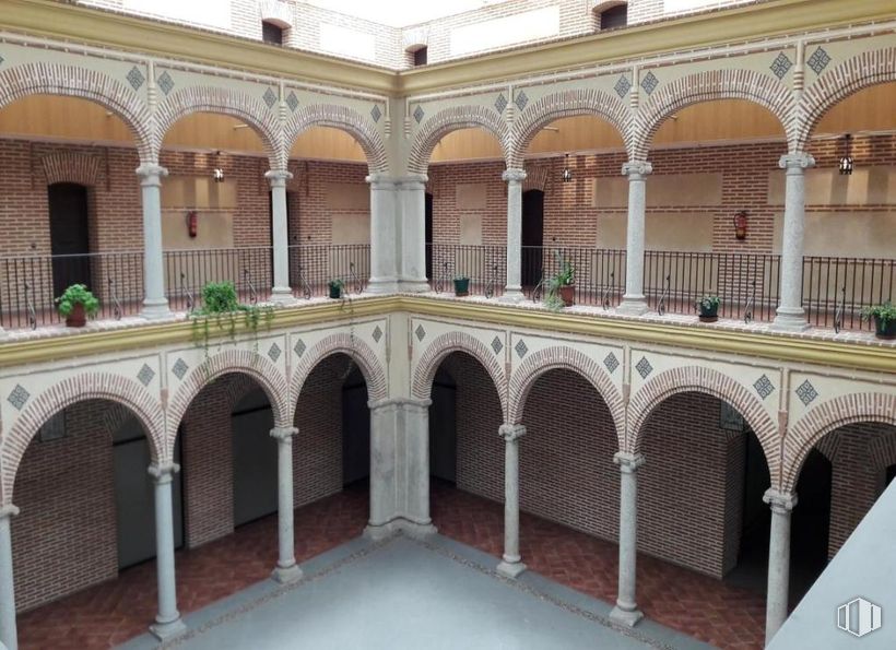 Oficina en venta en Plaza San Andrés, Arévalo, Ávila, 05200 con arco, hito, columna, arquitectura clásica, arcade, palacio, moldeo, simetría, arquitectura medieval y patio alrededor