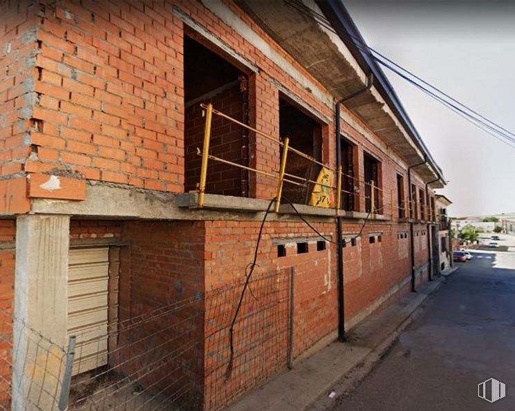 Land for sale at Zona centro, Esquivias, Toledo, 45221 with window, house, building, wood, architecture, road surface, brickwork, door, brick and facade around