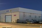 Industrial for sale at Calle Valenzana, 2, Illescas, Toledo, 45200 with car, building, door, tire, sky, property, wheel, automotive parking light, land lot and asphalt around