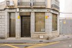 Retail for rent at Calle Cruz de San Francisco, 53, Colmenar Viejo, Madrid, 28770 with wood, gas, facade, road, door, city, street, brick, road surface and machine around